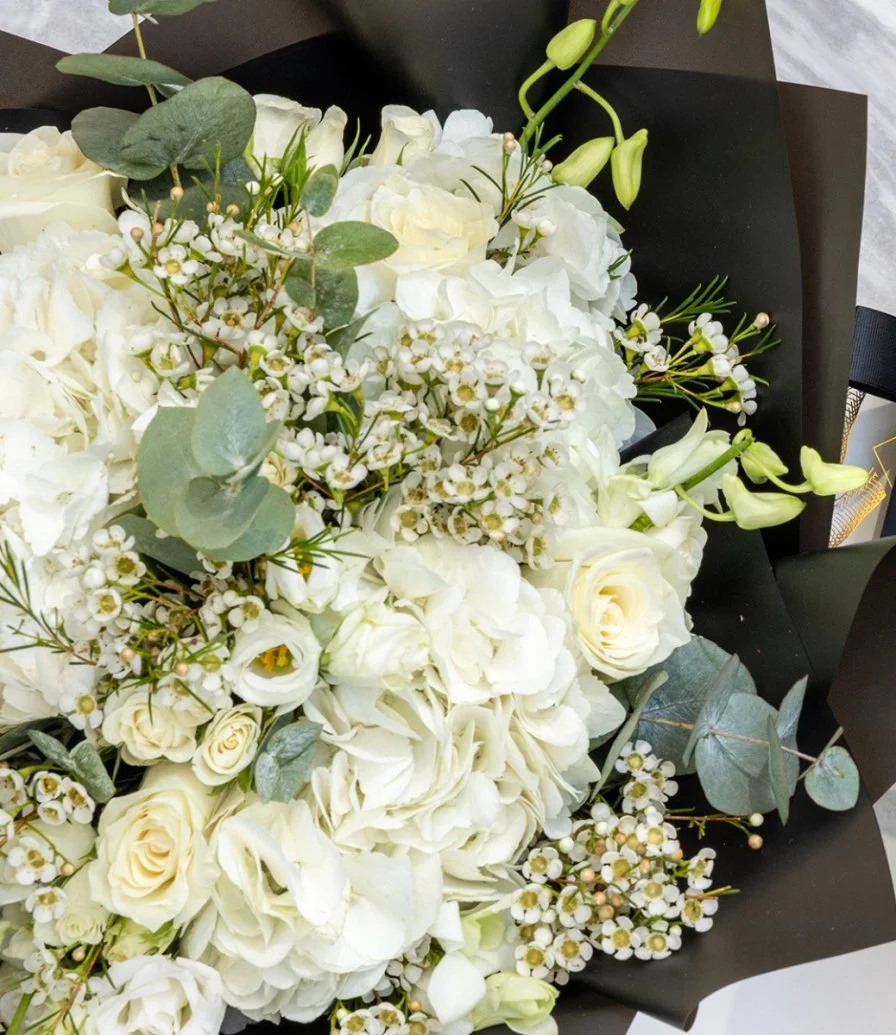 White Blossom Bouquet with Salted Caramels L by Anoosh