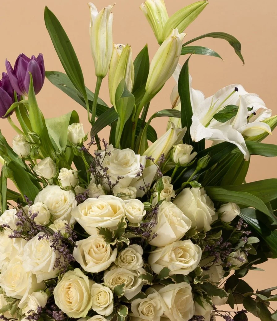 مزهرية اليجانس البيضاء مع كيكة سوبر داد من هيلينز بيكري