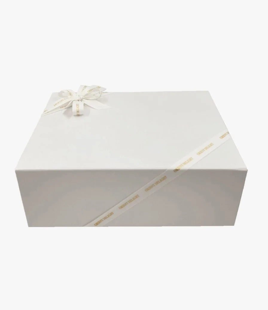 صندوق هدايا أبيض من شوكولاتيه