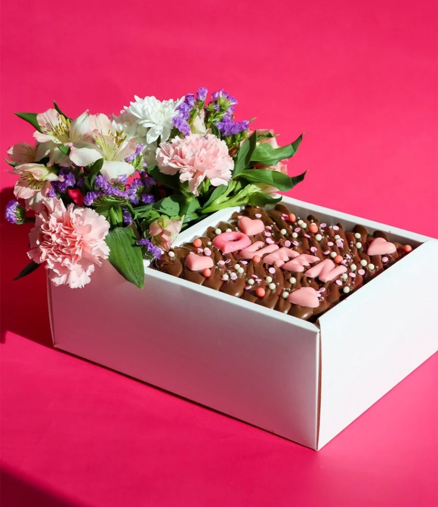Women's Day Brownie & Bouquet Gift Box by Oh Fudge