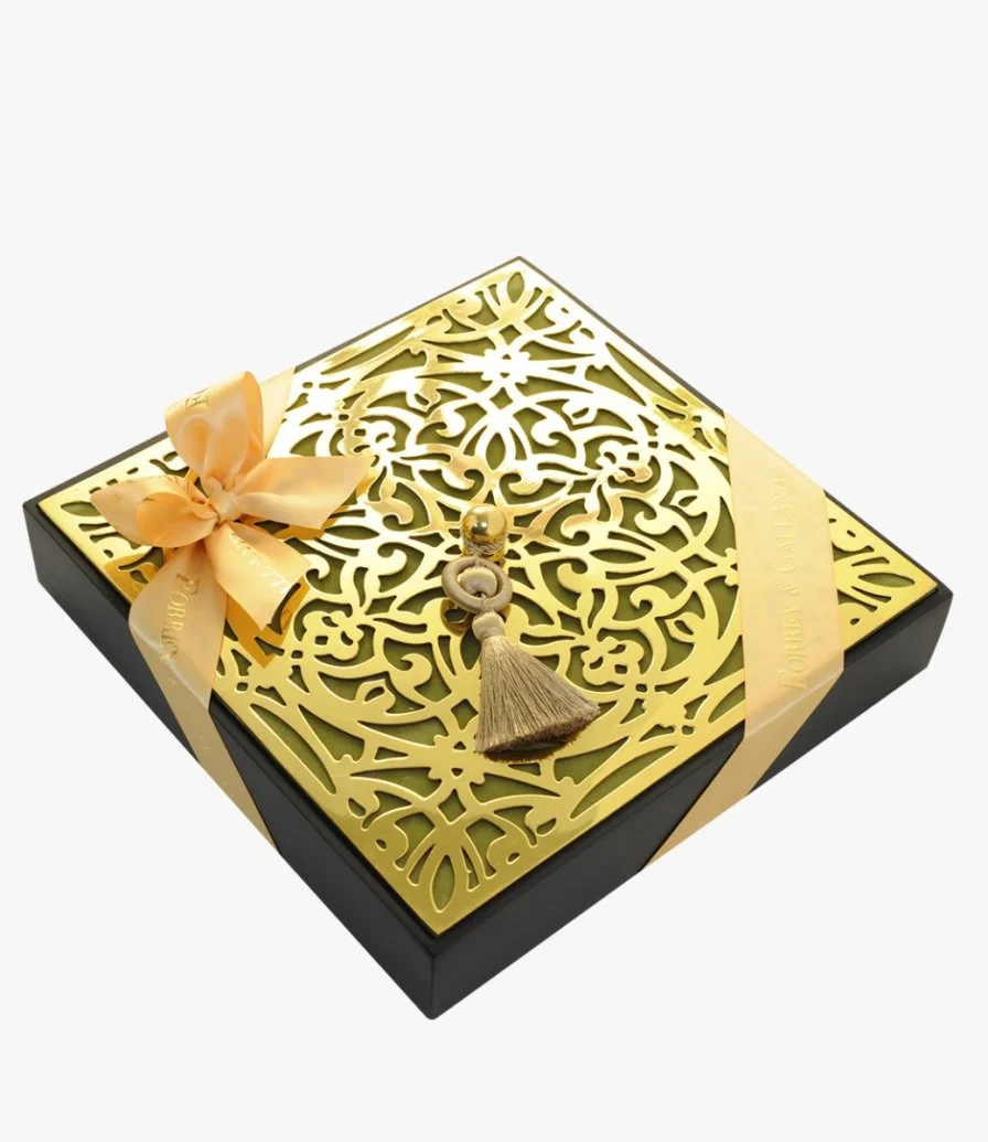 صندوق شوكولاتة خشبي بزخرفة إسلامية من فوري وجالاند