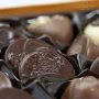 صندوق شوكولاتة عيد الحب الذهبي من جوديفا  (24 قطعة) 